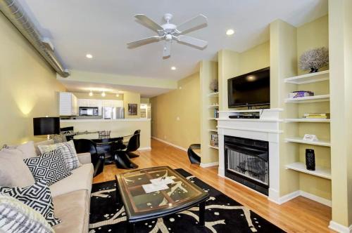 Lux Historic District Townhouse-WalktoAll-Highlands