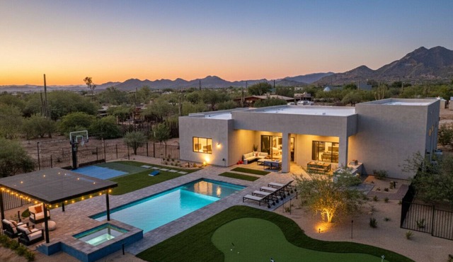 Lux Home |Heated Pool|Spa|Golf Sim|Bball Court