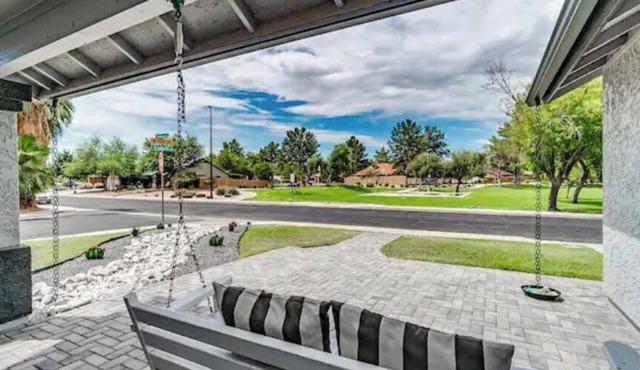 Lux Home Near Downtown Gilbert and Chandler-4 Bdrm w/Pool Table-Pool-Park