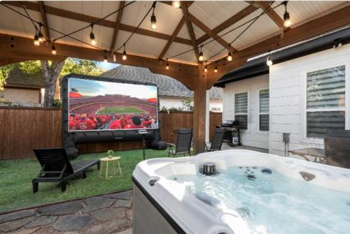 Lux Home, Sleeps 16,FIFA- AT&T 20m, Spa & TankPool