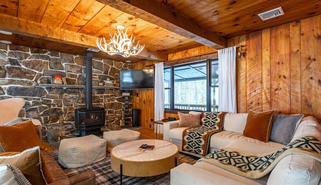 Lux Hot Tub Cabin w Fire Pit