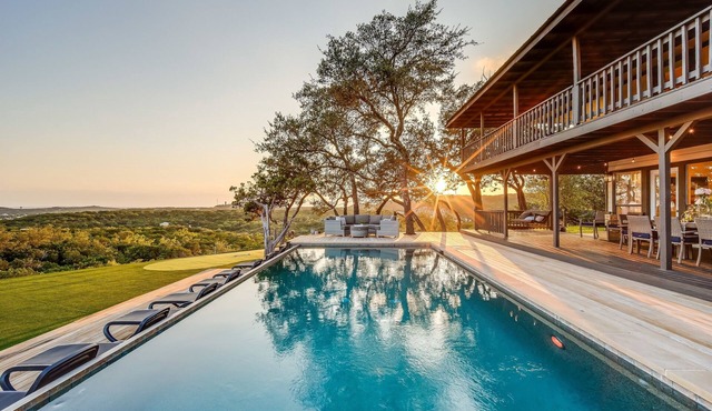 Lux, Hot tub, Infinity Pool, Putting Green