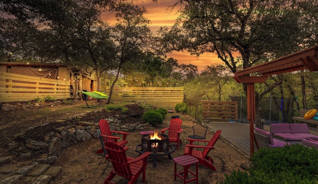 Lux, Hot tub, Nature, Modern, 35 min to ATX - Game Event center Access