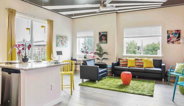 Lux House Of Champagne 2BR 2BA w/Free Parking & Wifi