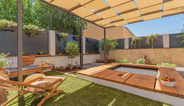 Lux house Versys with jacuzzi