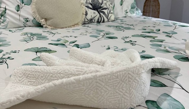 Lux in Bundy! - Wifi, A/C, Netflix/Disney+. You home away from home!