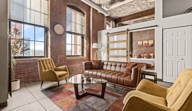 Lux Industrial 2 Bedroom 2 Full Bath Strip District & River walk Near Downtown