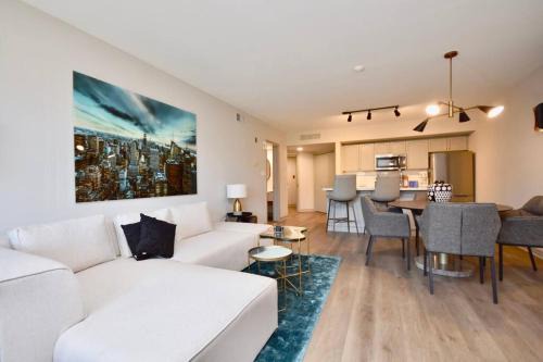 Lux Jacuzzi Suite - Top Level