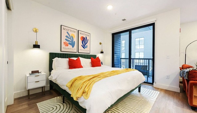 Lux King Bed | Free Parking + Gym | UPMC+CMU+Pitt