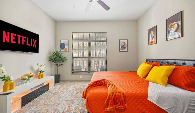 Lux King Suite | 1 mile to Braves Stadium & Battery