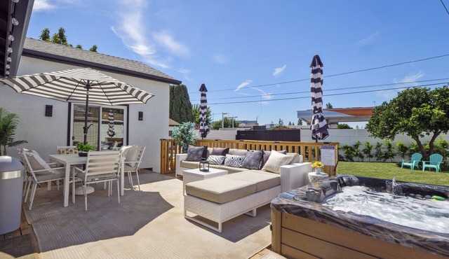 LUX - LA Relaxing Oasis w/HotTub, Gym, & Workspace - Van Nuys