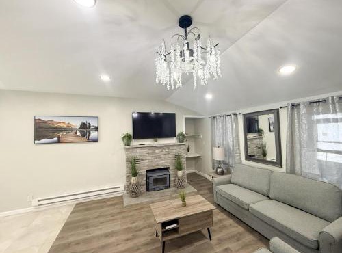 Lux Lake Neepaulin Frontage & Panoramic Views Home