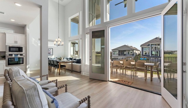 Lux Lakefront with Game-room, Community Pool, Paddleboards, and more!