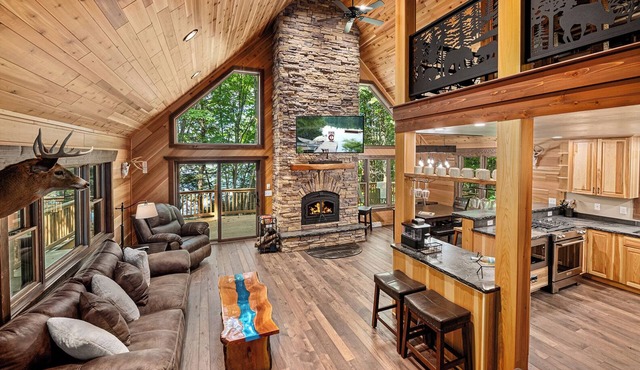 Lux Lakehome on Kentuck, Dock, Kayaks, Fireplace, Game Room, Dogs OK