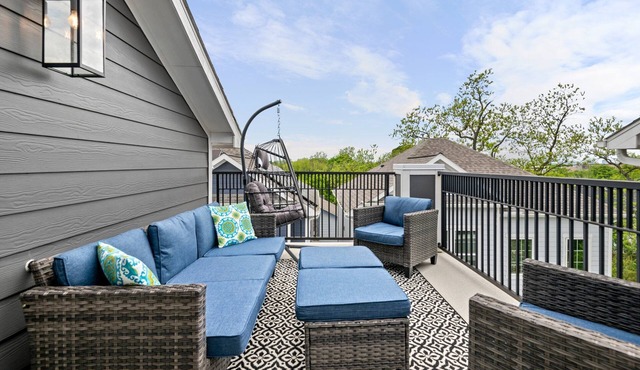 Lux Living/Rooftop/Private Chef & King Suite Downtown Oasis