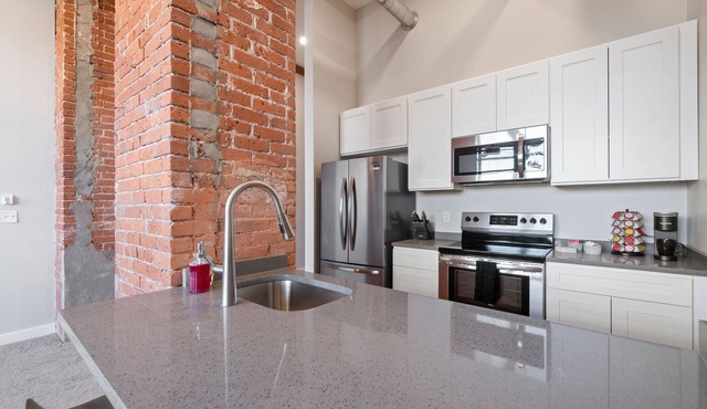 Lux Loft Near Hospital, Schools, Restaurants | 1bd | Garage