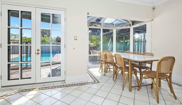 LUX Manor - Pool, Sleeps 12