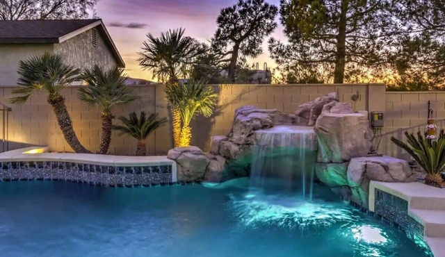 Lux Mansion w 7BR, Spa, Pool, Gym, Games &Casita