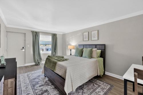 Lux Mins To Atrium Health & Charlotte Airport