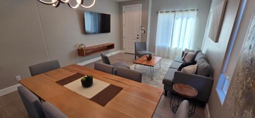 Lux Modern 3BR - 2BA Duplex Brand New Furnished
