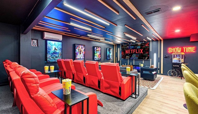 Lux Nature Villa |Hot Tub + Theater + Games + Spa!