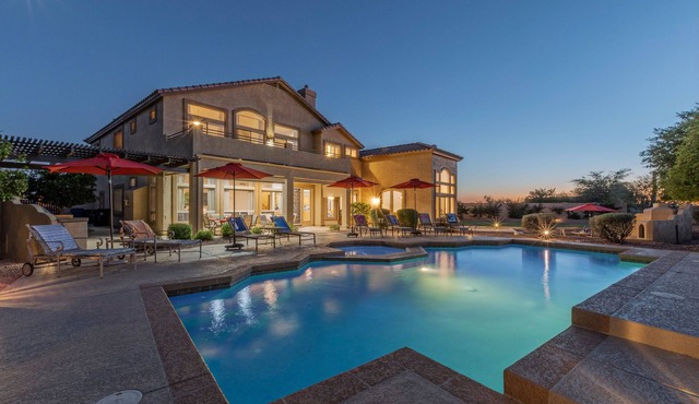 LUX Near Golf & Trails: Pvt POOL/Spa, Wood FP, Game Tables, TVs All BRs, EV Charger
