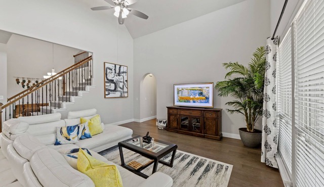 Lux New 5 BR - 135" Theater - Game Rm - Sleeps 14