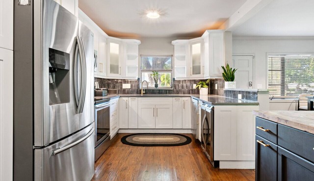 Lux Oasis w/Heated Pool! 5min to Downtown+Beach!