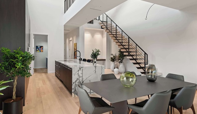 Lux Penthouse 4-story Stunner Rooftop Views