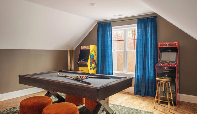 Lux/Pickleball/Golf Simulator/Hot tub/Sauna/Arcade/Outdoor Playset/Gaming system