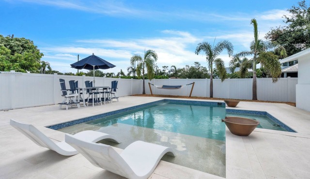 Lux pool home 10 minutes from Siesta Key and Downtown Sarasota!