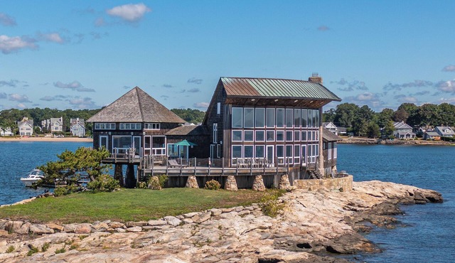 Lux Private Island with Window Wall Modern House
