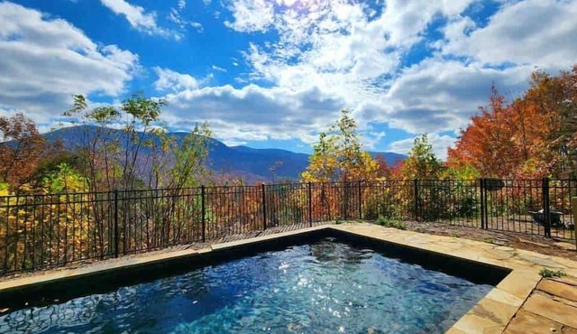 LUX: Private Pool/Sleeps 18 - MTN View