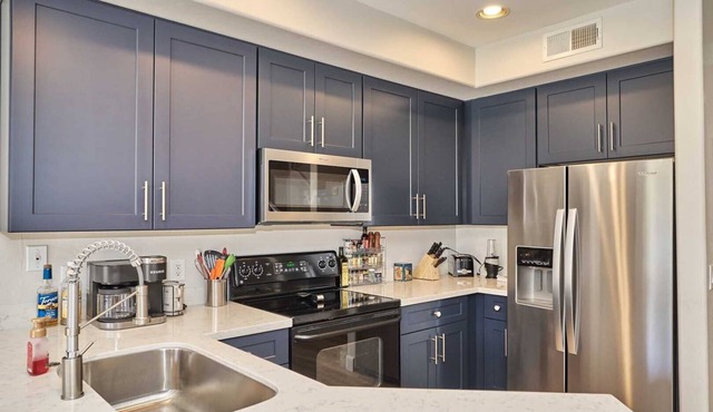 Lux remodel! Pool, hot tub, five-star service! Last min June-Aug dates avail!