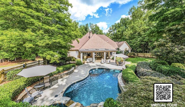 LUX Resort Like Villa Heated Pool Hot Tub Games
