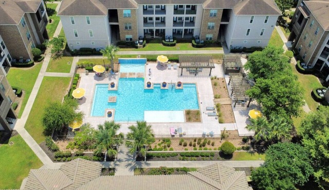 Lux Resort-Style | Pool, Gym, Parking Near Houston