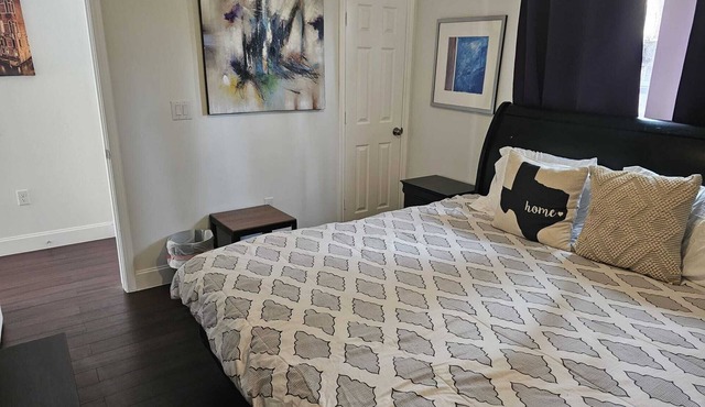 Lux Retreat 3BR Home-Sleeps 10