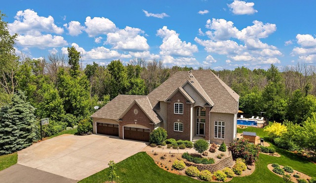 Lux Retreat 5 Acres- Pool/Hot Tub/Tiki Bar/Fire Pit/Game Room- Great for Groups!