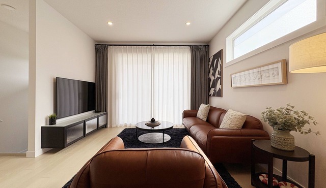 Lux Retreat Pondside Bliss Central AC Garage Banff 1hr