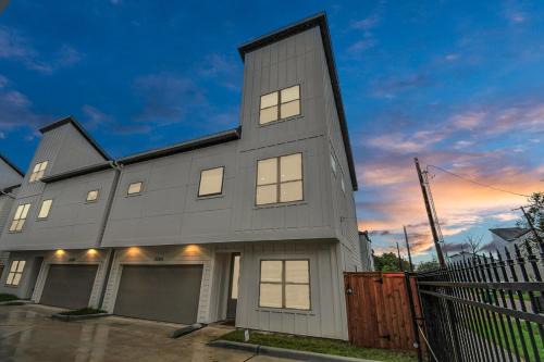 Lux Reverie Townhouse- Med Center- Downtown HTX
