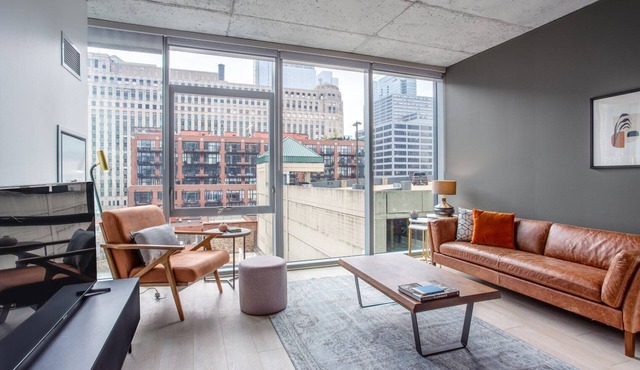 Lux River North 1BR w/Gym, Pool, near Riverwalk, by Blueground