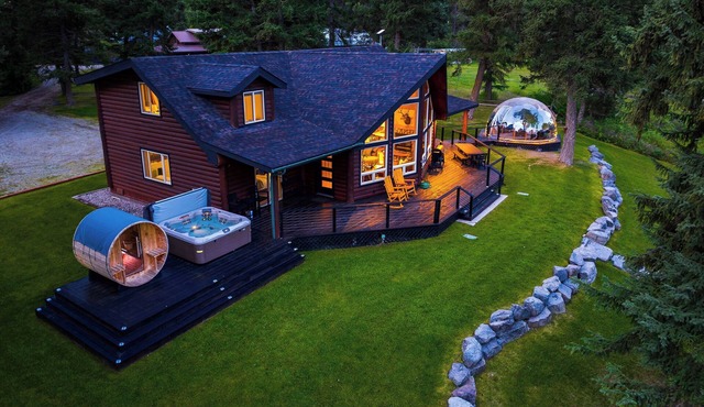 Lux Riverfront Cabin w/Hot Tub