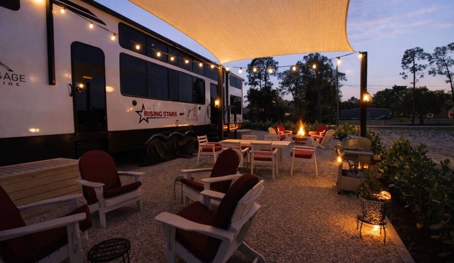Lux RV Near Wellington King Bed 1.5 Bath Equestrian