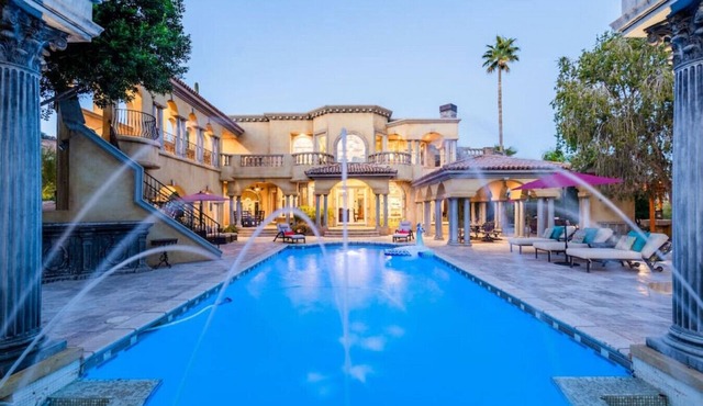 Lux Scottsdale/Carefree family retreat golf pool