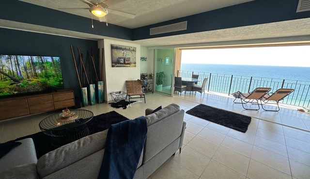 @Lux Seaview Suite *NEWLY RENOVATED* W/King Bed & Infinity Pools@