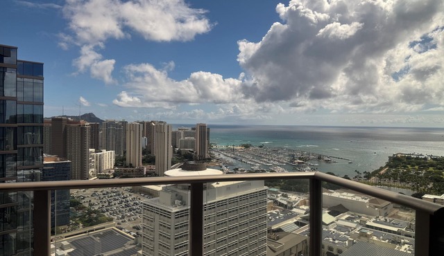 Lux Sky Ala Moana 39th Fl Modern Monthly Suite/Walk to the mall, Magic Island