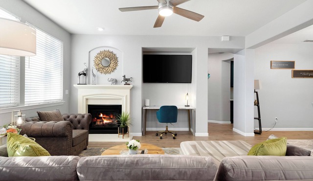 Lux Stay w/Sauna, BBQ, Firepit, Outdoor Dining, Air Hockey Close to Hard Rock !