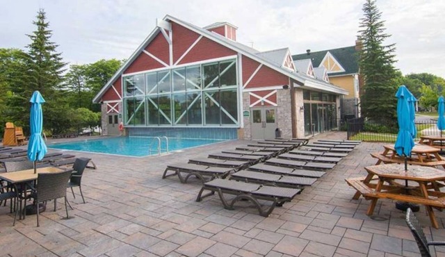 Lux Studio-King Bed with Pool on Grounds