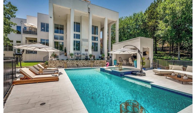 Lux Stunning Mansion, Pool. Minutes to AT&T Stadium FIFA, and Six Flags!