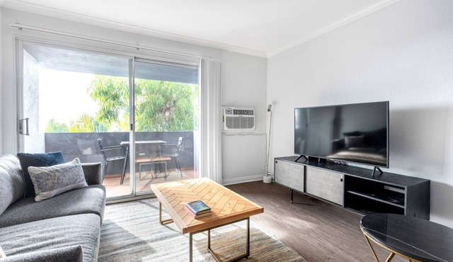 Lux Torrance 1BR w/Roofdeck, Tennis, near Shopping, Beach by Blueground